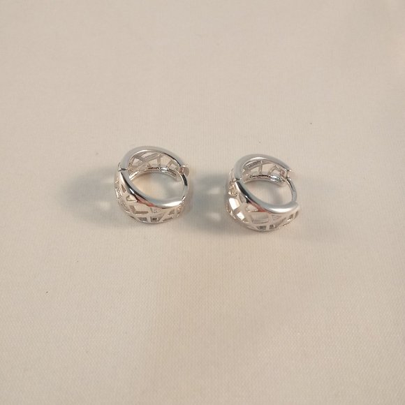 18K White Gold Filled Carved Hoop Earrings 14mm Women's Party Gift - Picture 3 of 3